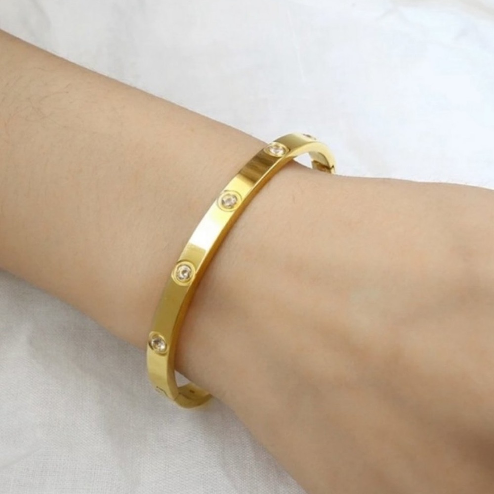 NEW 18K YELLOW GOLD ROUND DIAMOND BANGLE BRACELET
